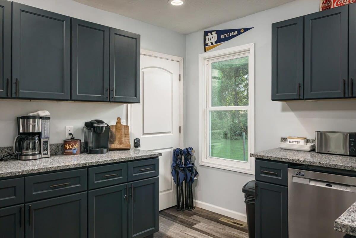 The Lucky Charm Home Of The Fighting Irish! Bbq Outdoor Games Coffee Саут-Бенд Экстерьер фото